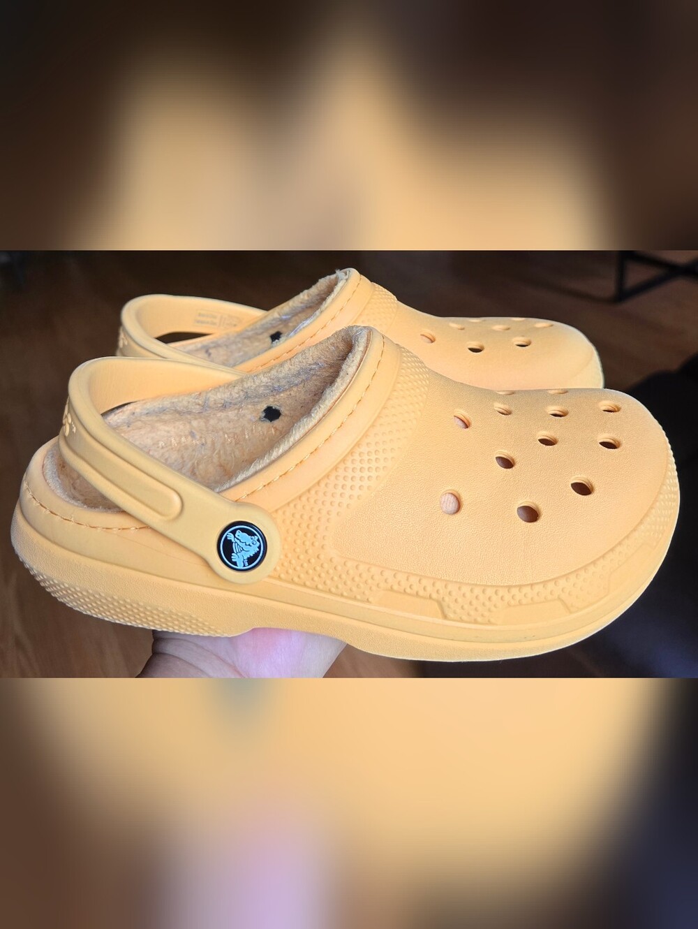 Sz 4 Men's/6 Women's CROCS CLASSIC LINED Comfort Clogs